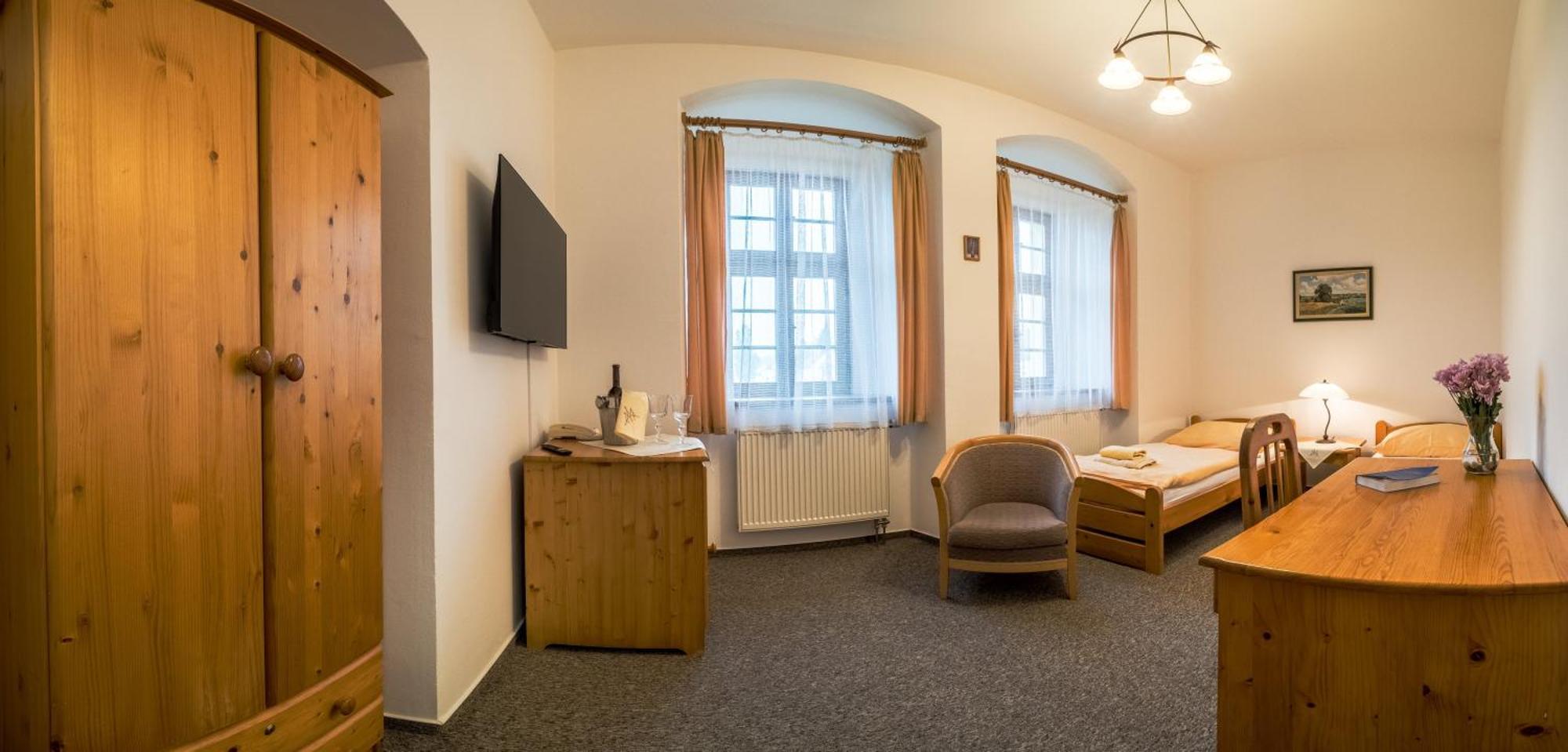 Klášter Hejnice, Vzdělávací, Konferenční A Poutní Dům Hejnice (Liberec)